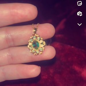 Beautiful necklace brand new never worn.